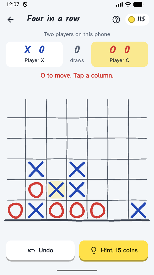 Four in a row between two players on one phone, with the score at the top